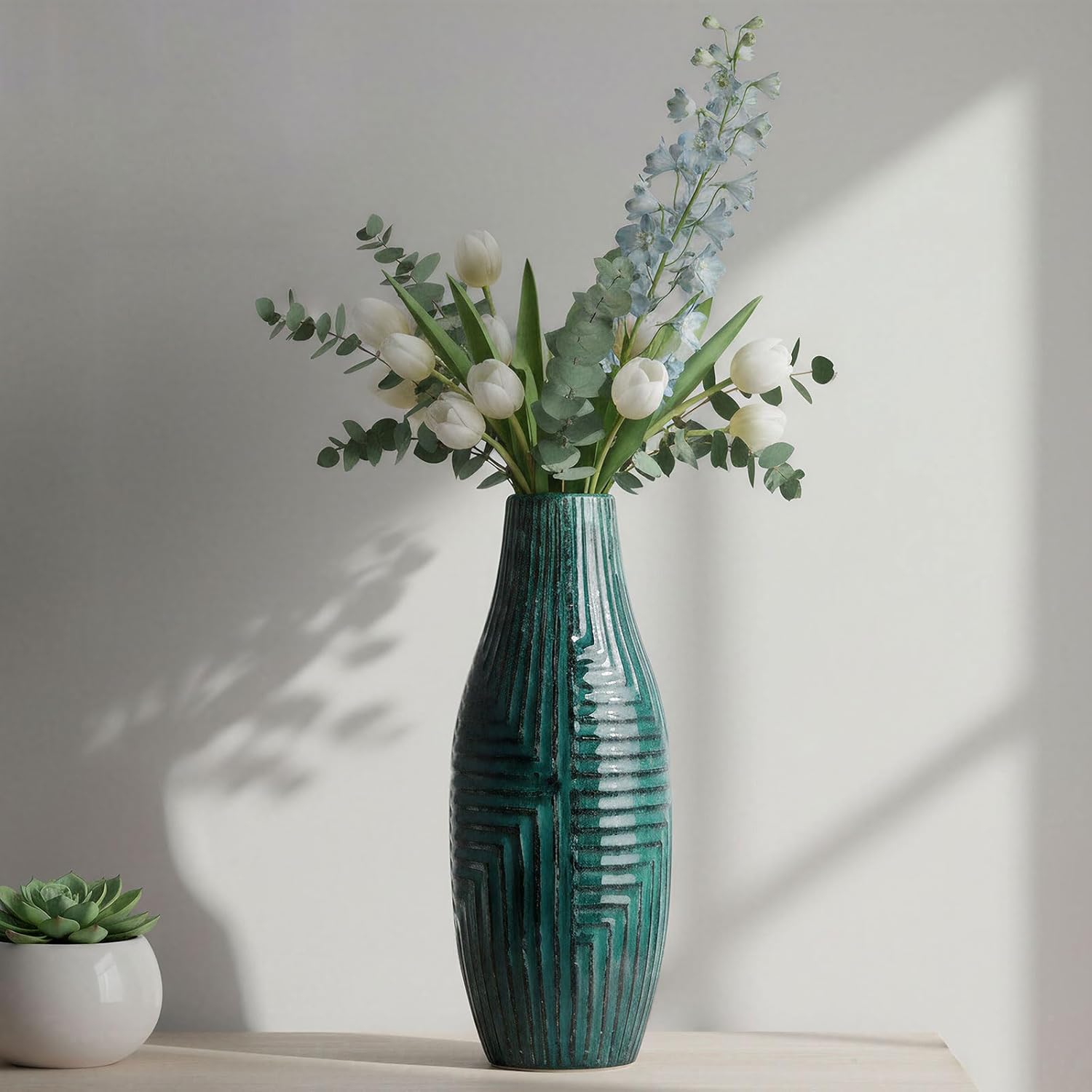 AUMESIS TERRA – Artisan White Vase