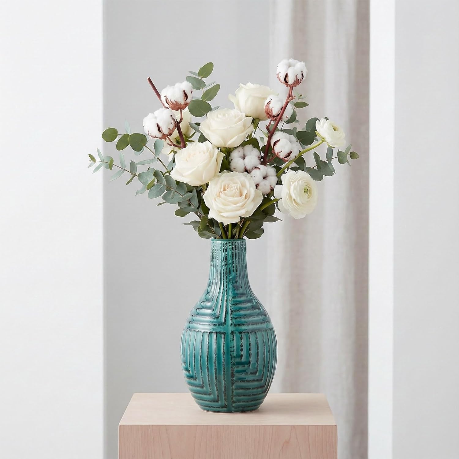 AUMESIS TERRA – Artisan White Vase